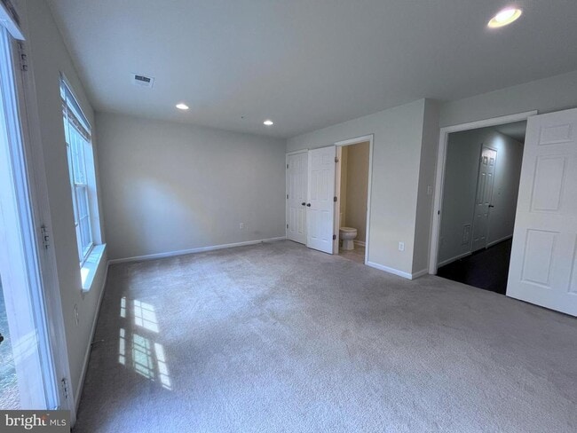 Building Photo - 6082 Forum Sq