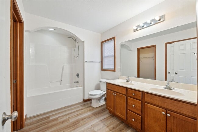 Building Photo - Large 3 Bed 2 Bath ranch for rent