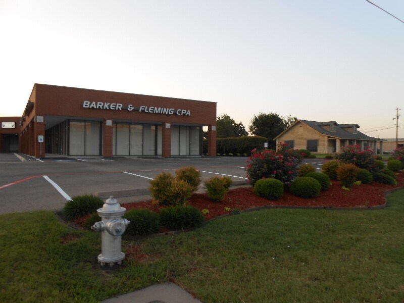 Building Photo - 3014 East US Hwy 377