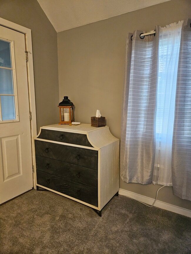 Building Photo - 115 W 5th Ave