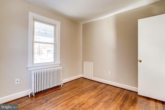 Building Photo - 530 E Alexandria Ave