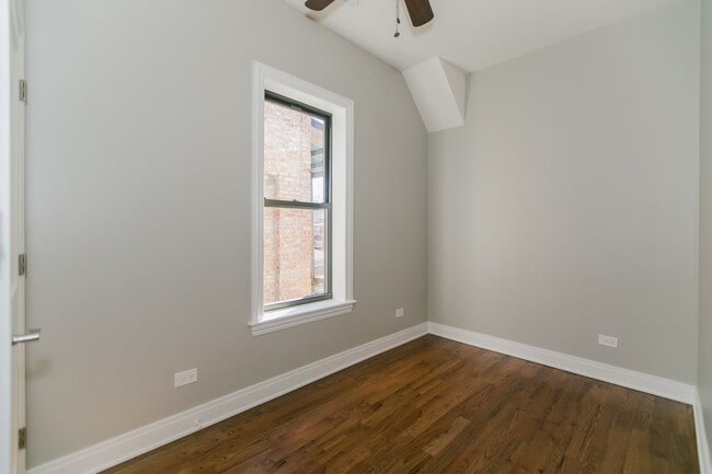 Building Photo - 3249 W Pierce Ave