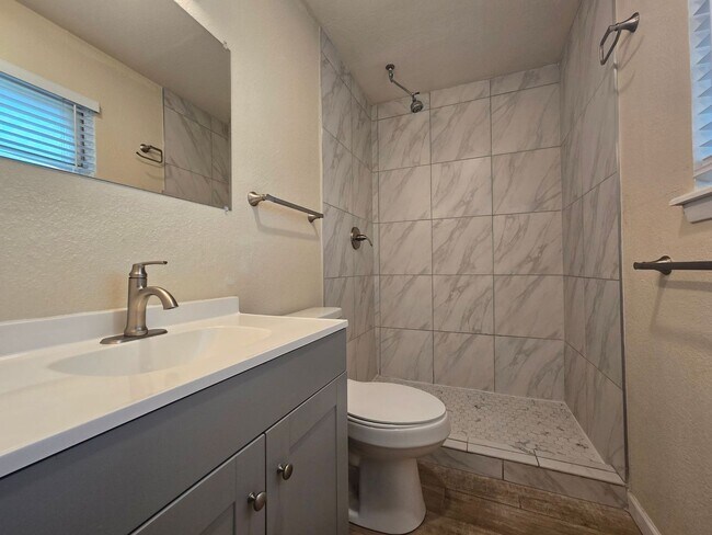 Building Photo - RENT REDUCTION - AVAILABLE NOW!