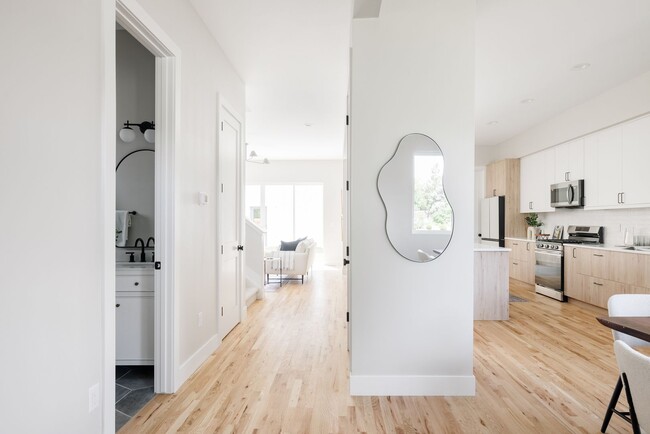 Building Photo - Modern 4BD, 3BA Home with 2-Car Garage and...