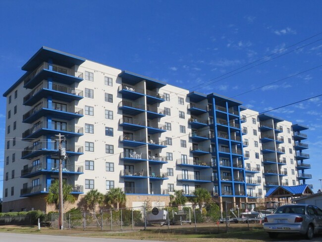 Building Photo - Harborside Club at 701