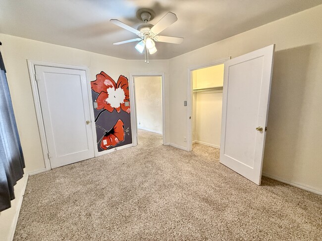 Building Photo - 709 11th Ave NW