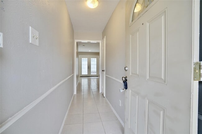 Building Photo - 10811 Sugar Hill Dr