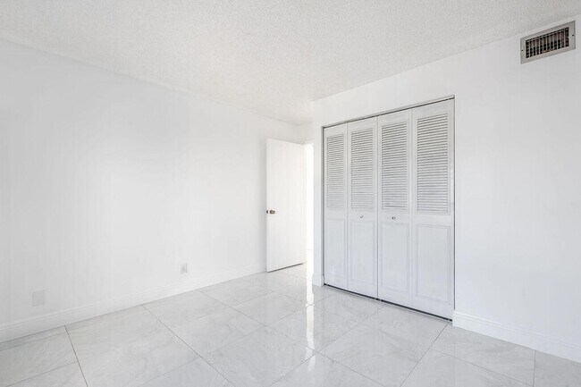 Building Photo - 3612 Alder Dr