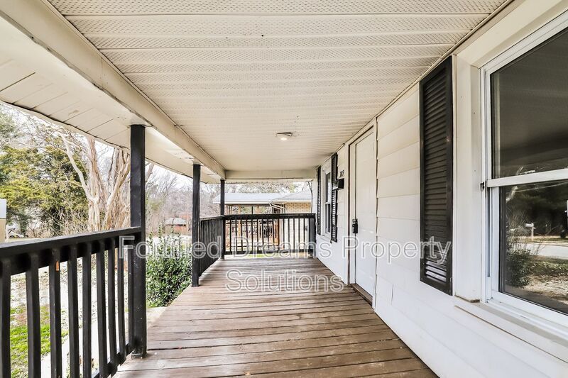 Building Photo - 3813 Southdale Ave