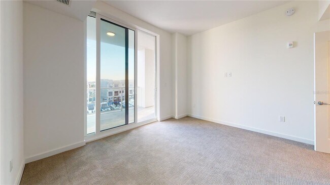 Building Photo - 920 N Osceola Ave