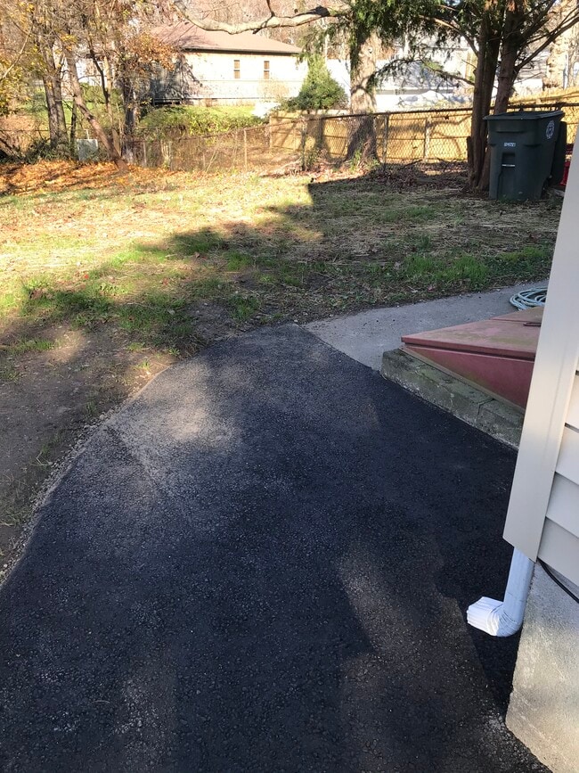 Building Photo - 102 Elaine Rd