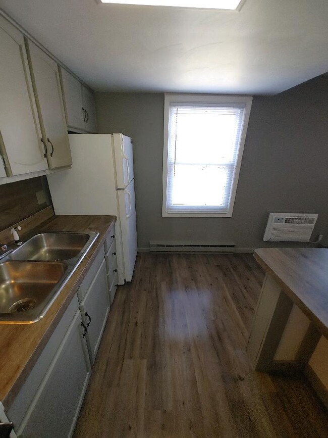 Building Photo - 5 Orchard Park