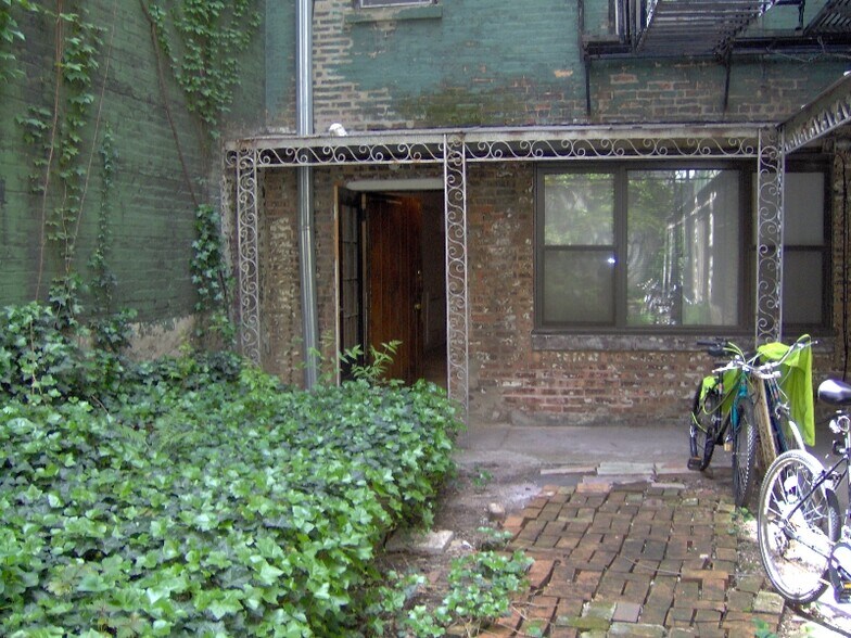 Building Photo - 1353 N State Pkwy