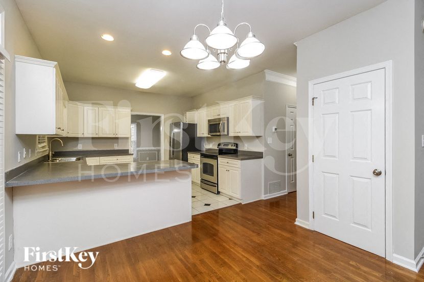 Building Photo - 2611 White Fence Way