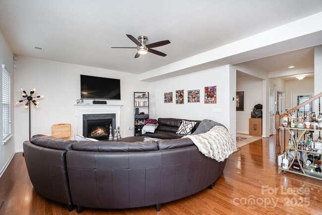 Building Photo - 3531 Ettrick Pl