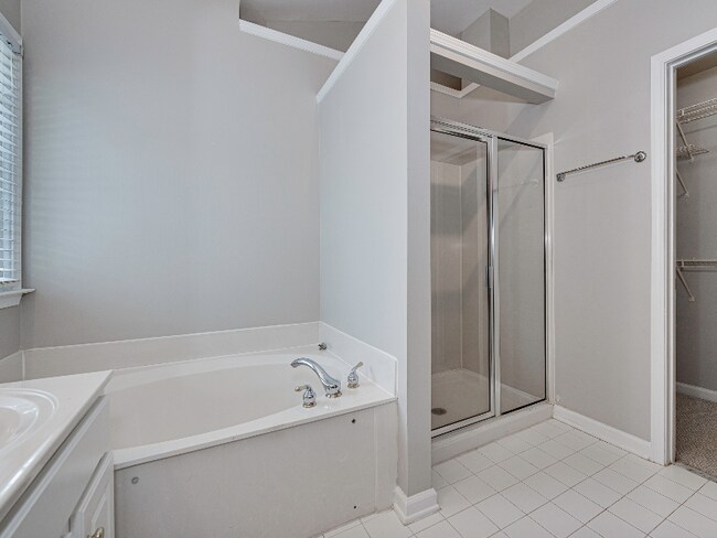 Building Photo - 2124 Sablewood Dr