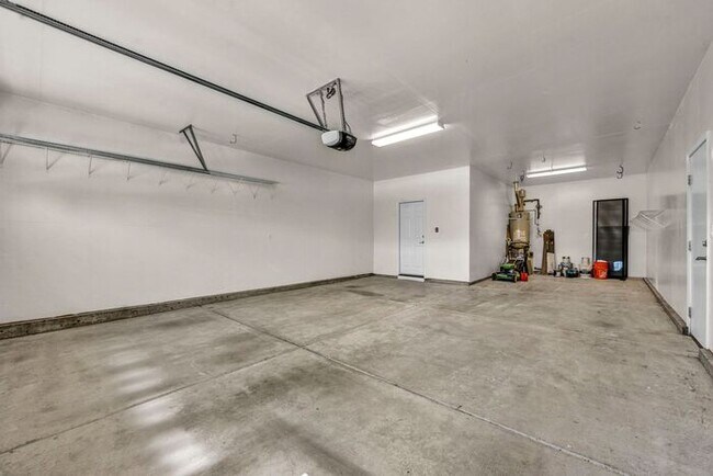 Building Photo - Beautiful 4-Bedroom Home in Damonte Ranch