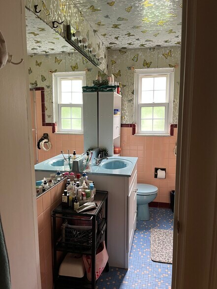 Building Photo - 2833 Fernwald Rd