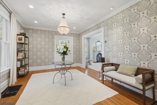Building Photo - 40 Oakwood Ave