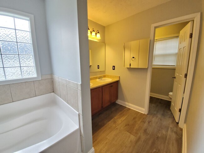 Building Photo - 142 N Copper Creek Dr