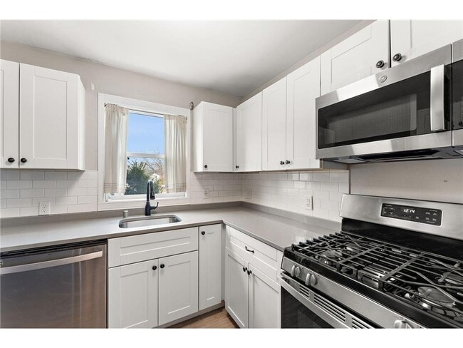 Building Photo - 1408 Lake St NE