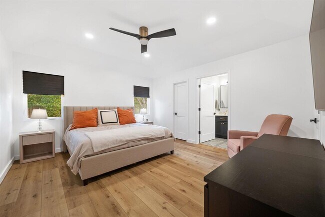 Building Photo - 2303 Inverrary Cir