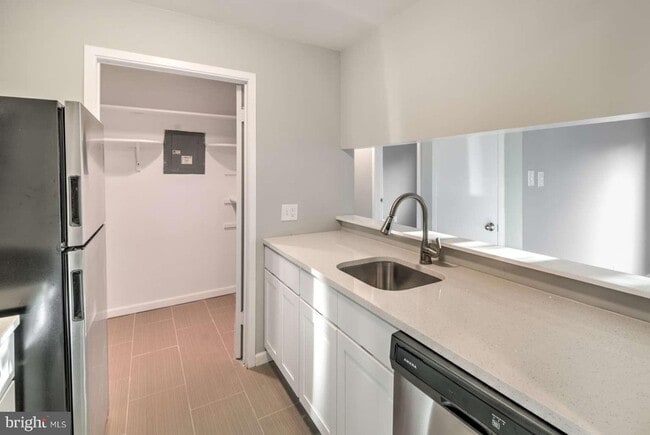 Building Photo - 1302 Maresfield