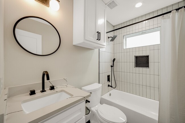 Building Photo - 403 Moody St