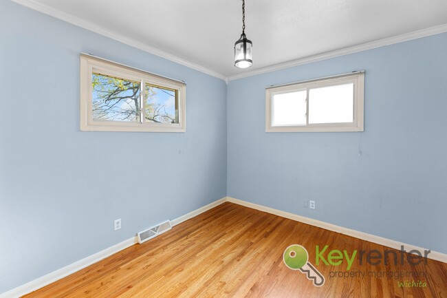 Building Photo - Inviting 3-Bedroom Home with Updated Kitchen & Fenced Backyard – Derby, KS