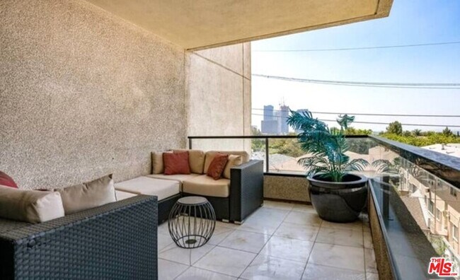 Building Photo - 10350 Wilshire Blvd