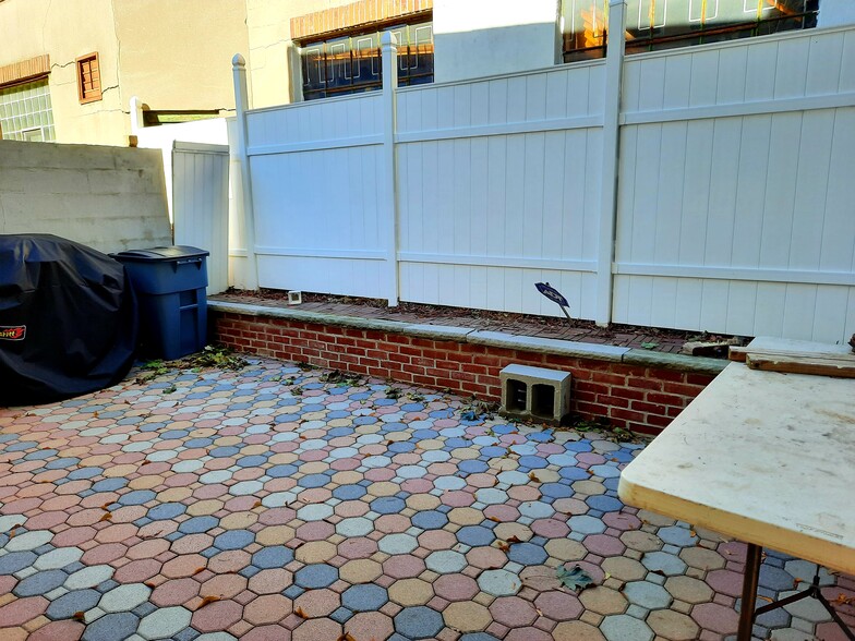 Backyard - 320 6th St