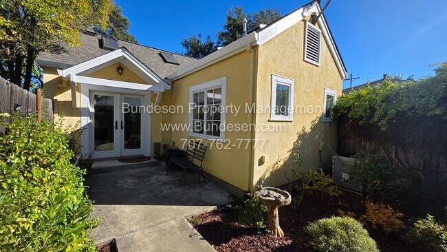 Building Photo - 342 Church St