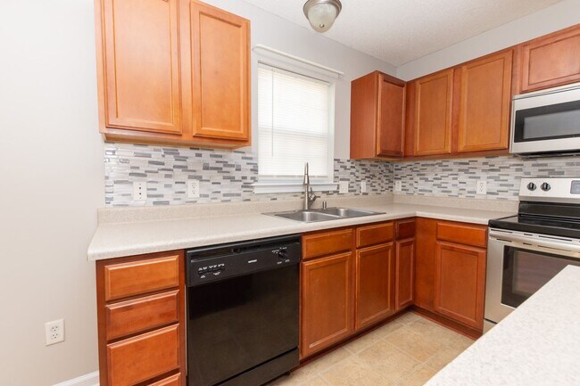 Building Photo - MOVE-IN READY
