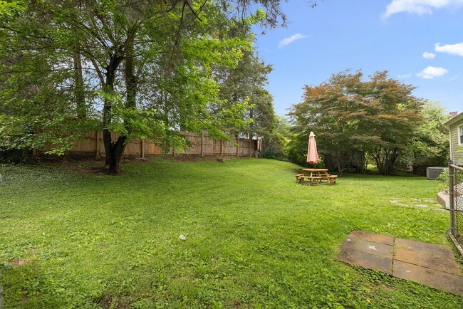 Building Photo - Affordable, Spacious AND Convenient Walk t...