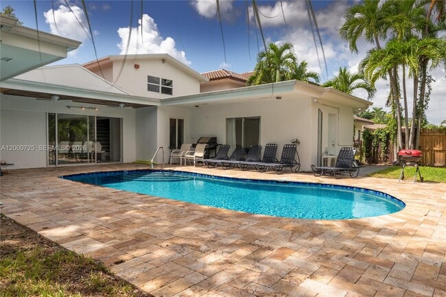 Building Photo - 2555 NE 202nd St