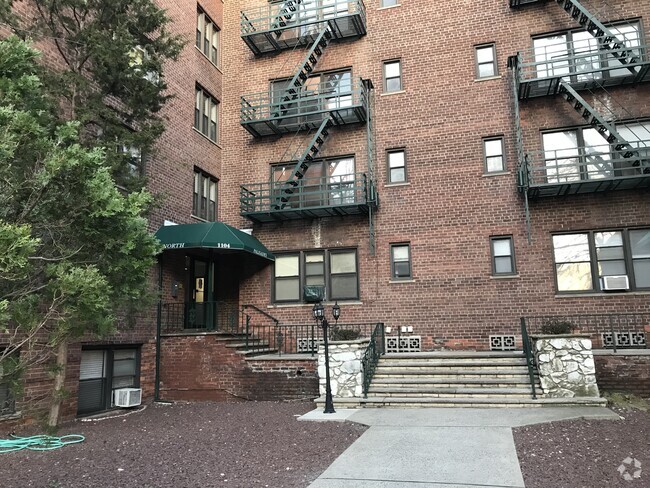 Building Photo - 1104 Palisade Ave