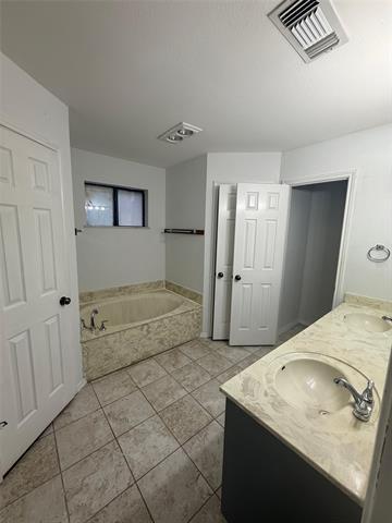 Building Photo - 1009 Village Wood Ct