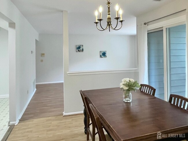 Building Photo - 2217 Sayre Dr