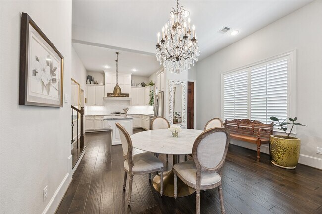 Building Photo - 4415 Marina St