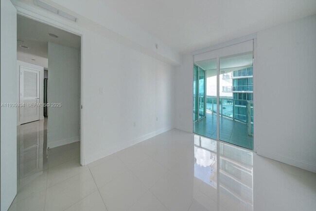 Building Photo - 250 Sunny Isles Blvd