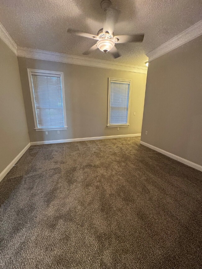 Building Photo - 4 bedroom 4 bath in gated community in Ora...