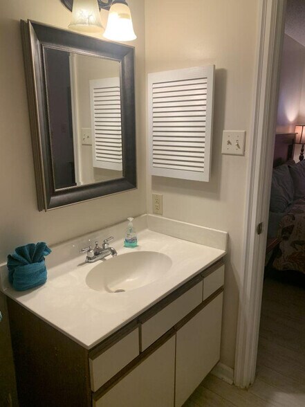 Building Photo - 983 Cayman Ct