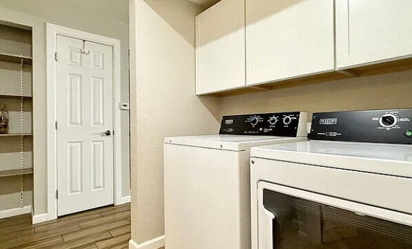Building Photo - 2Bed / 1 Bath Upper unit w/Fireplace + W/D, water & trash included
