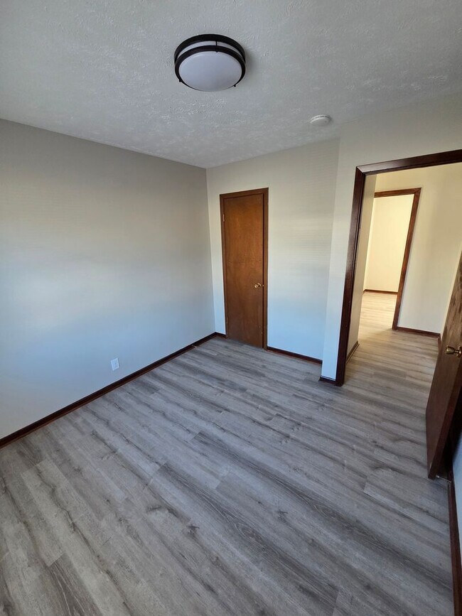 Building Photo - 4/2/1 Newly remodeled with fenced in backyard!!!