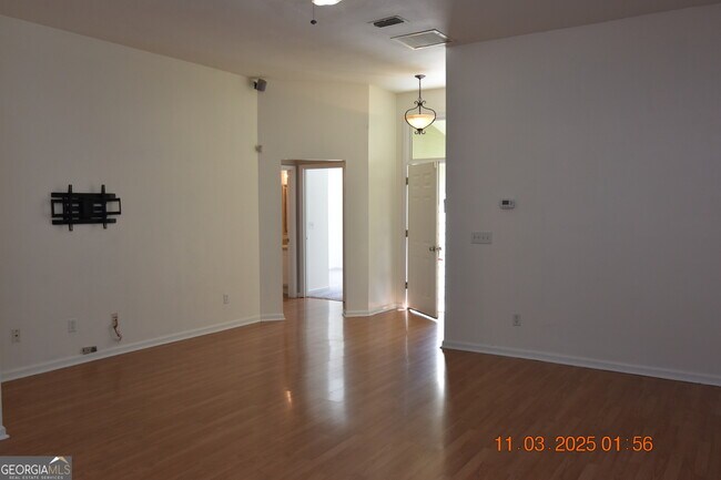 Building Photo - 202 Hallowes Dr S