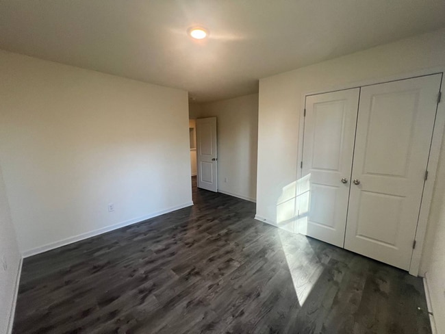 Building Photo - 1064 W Bank St