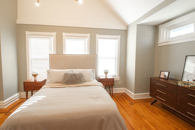 Building Photo - 2215 N Harrison St