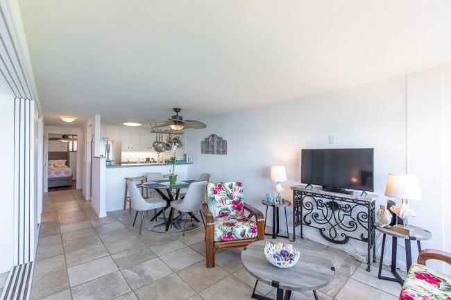 Building Photo - SUNSET SHORES, WAIALUA BEACHFRONT.