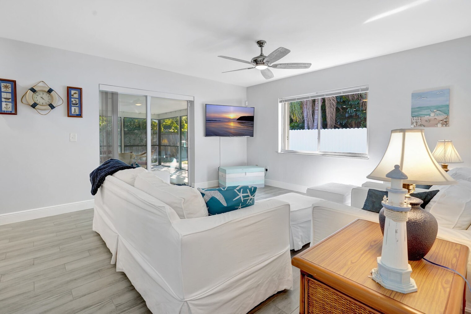 Building Photo - 2374 Poinciana Dr