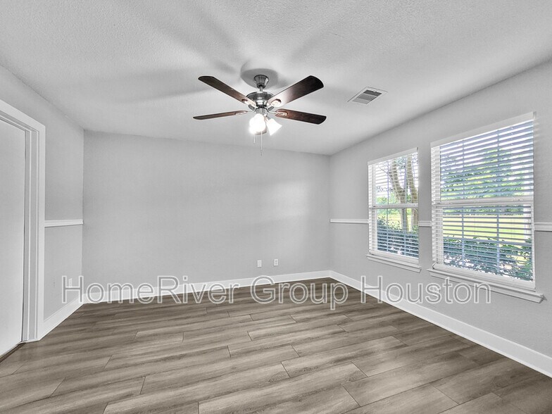 Building Photo - 10711 Cobblecreek Way